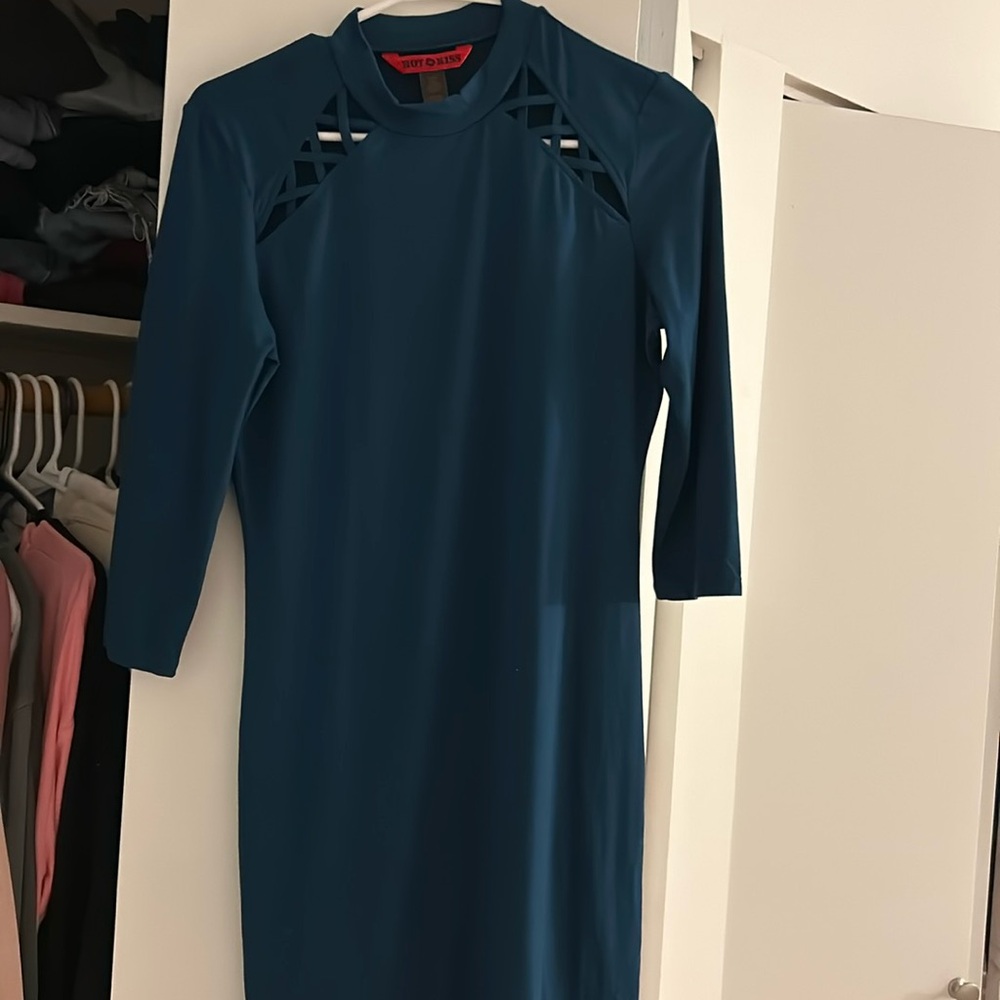 Short dress, long sleeve.